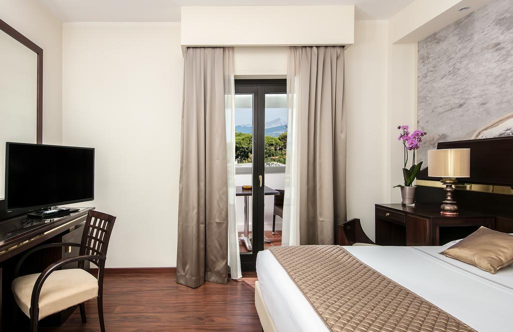 Hotel St.Mauritius Форте дей Марми Екстериор снимка