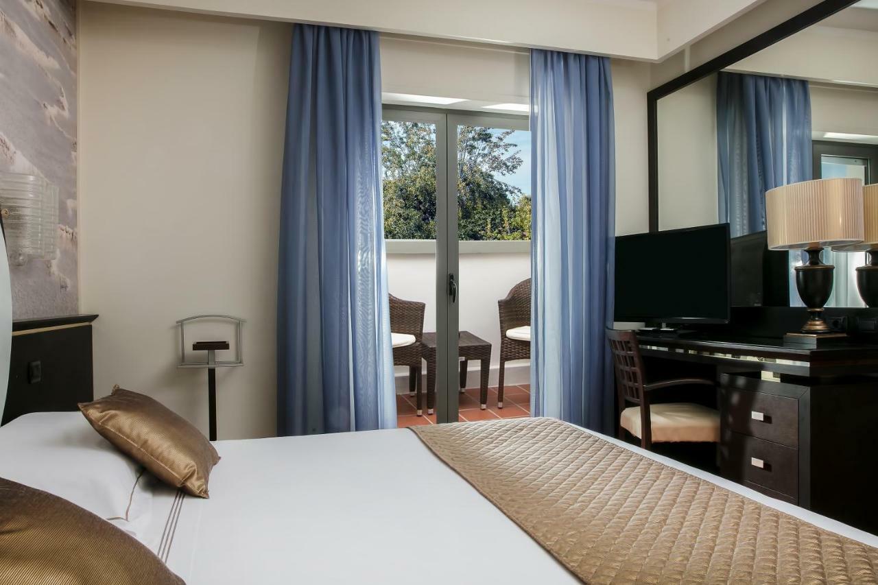 Hotel St.Mauritius Форте дей Марми Екстериор снимка