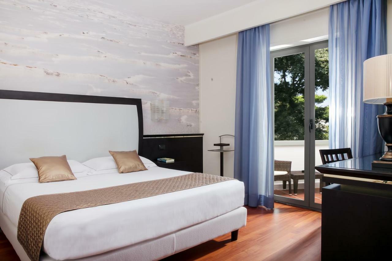 Hotel St.Mauritius Форте дей Марми Екстериор снимка
